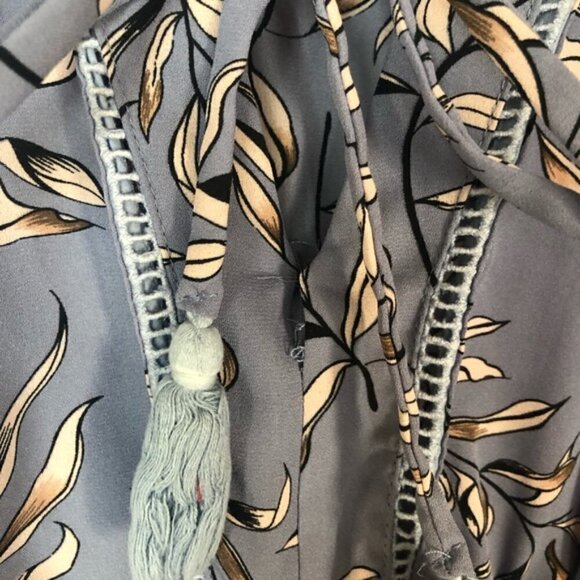 Boutique The Hanger Blue Floral V-Neck Bell Sleeve Romper S - Picture 7 of 12